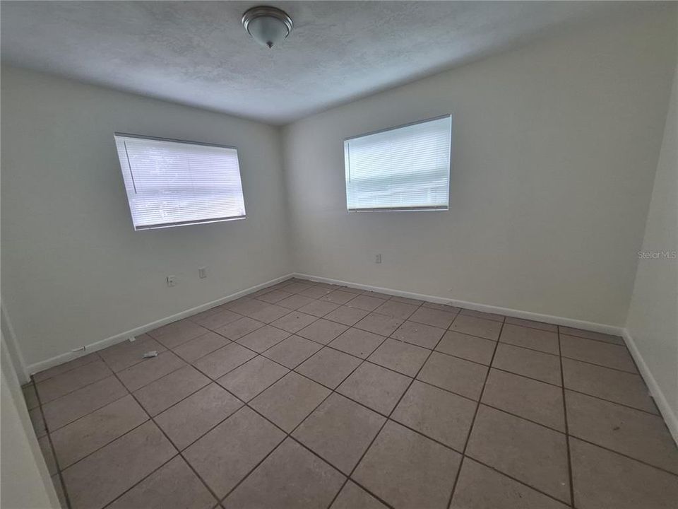 For Rent: $1,299 (3 beds, 1 baths, 1140 Square Feet)