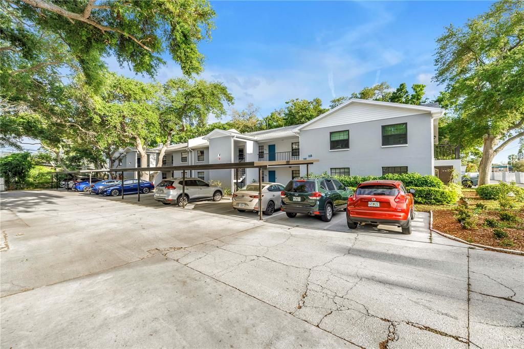Activo con contrato: $220,000 (2 camas, 2 baños, 1040 Pies cuadrados)