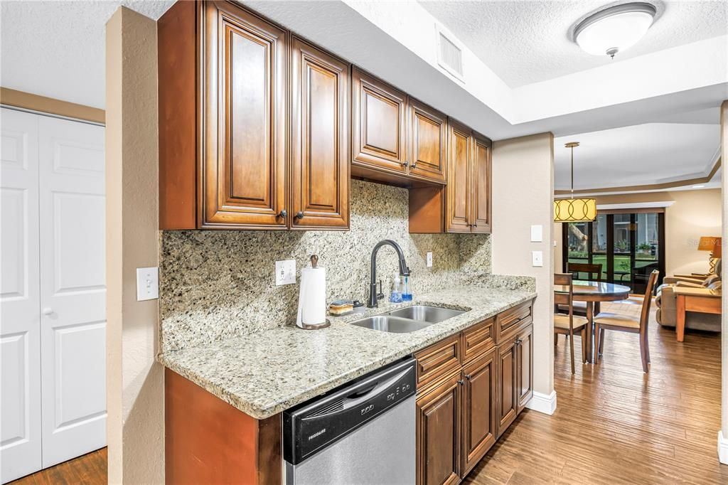 Activo con contrato: $220,000 (2 camas, 2 baños, 1040 Pies cuadrados)