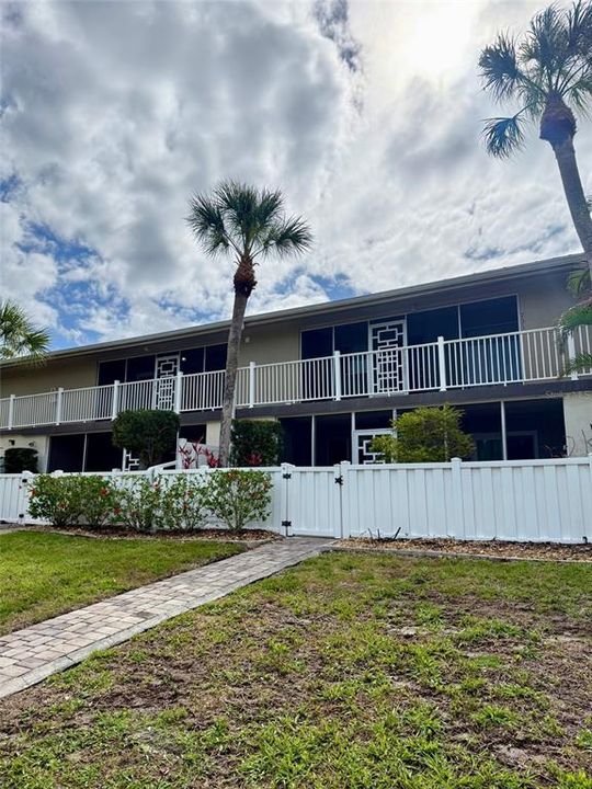 For Rent: $2,300 (2 beds, 2 baths, 1479 Square Feet)
