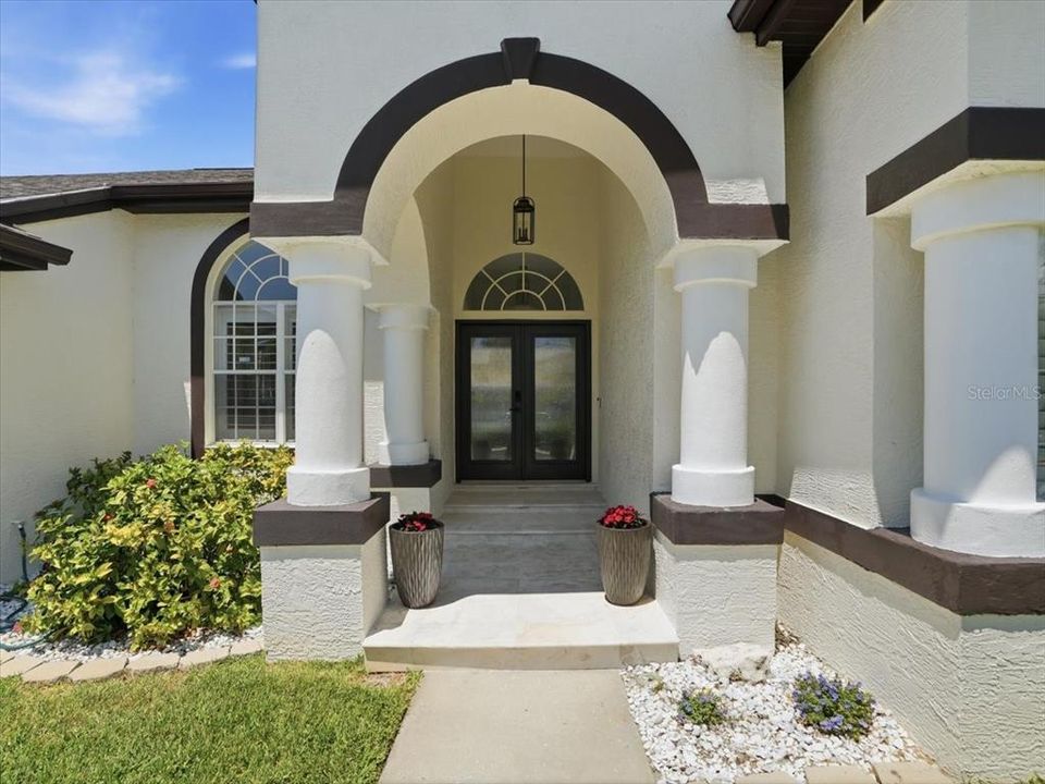 For Sale: $1,525,000 (3 beds, 2 baths, 2092 Square Feet)
