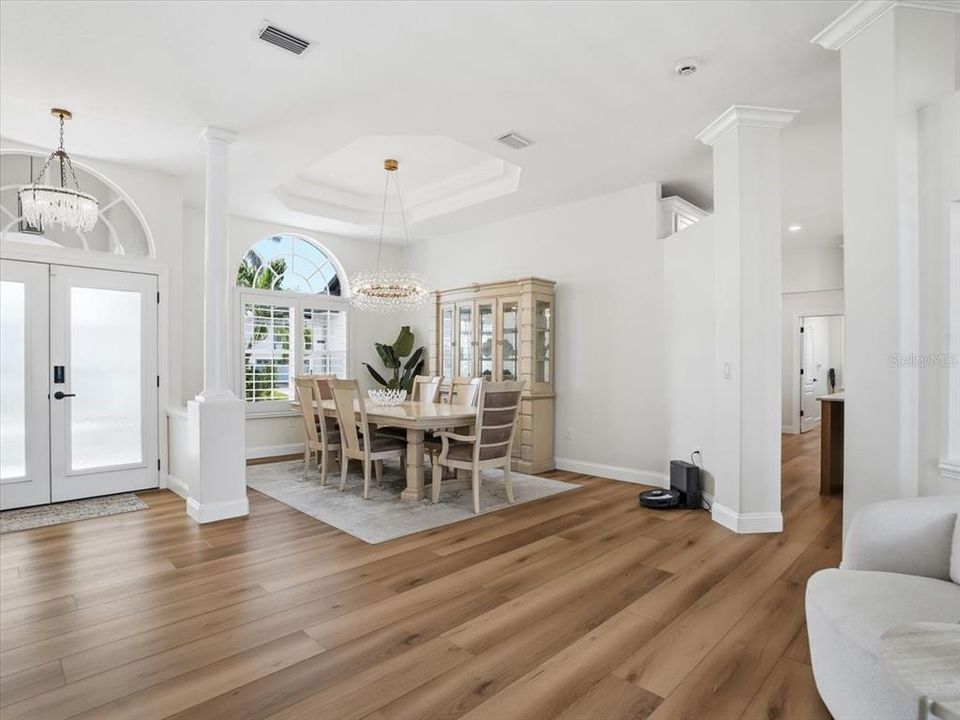 For Sale: $1,525,000 (3 beds, 2 baths, 2092 Square Feet)