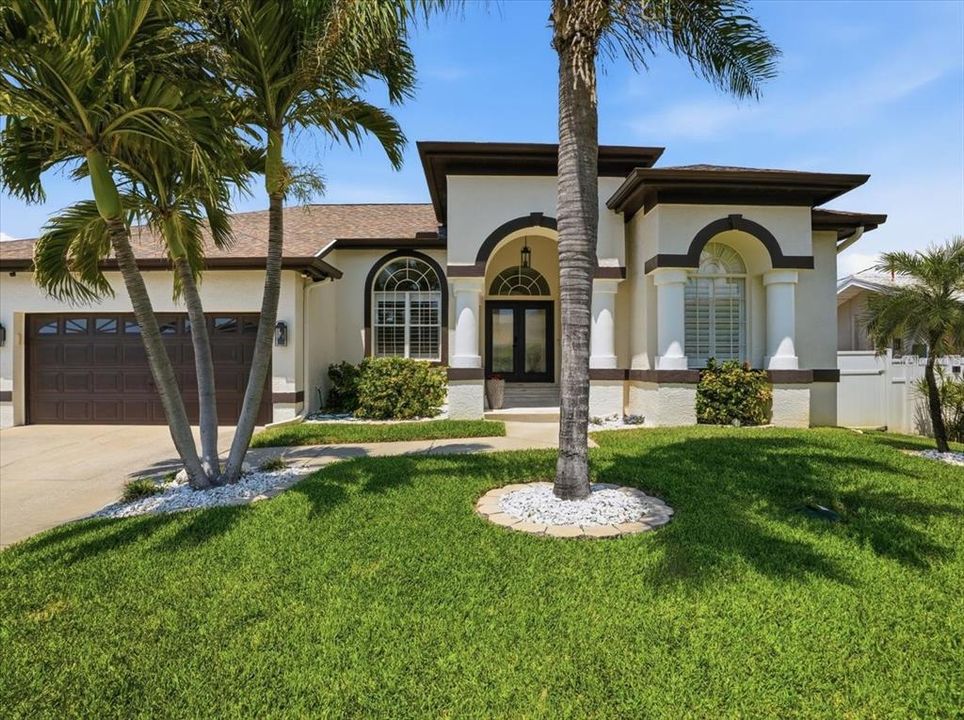 For Sale: $1,525,000 (3 beds, 2 baths, 2092 Square Feet)