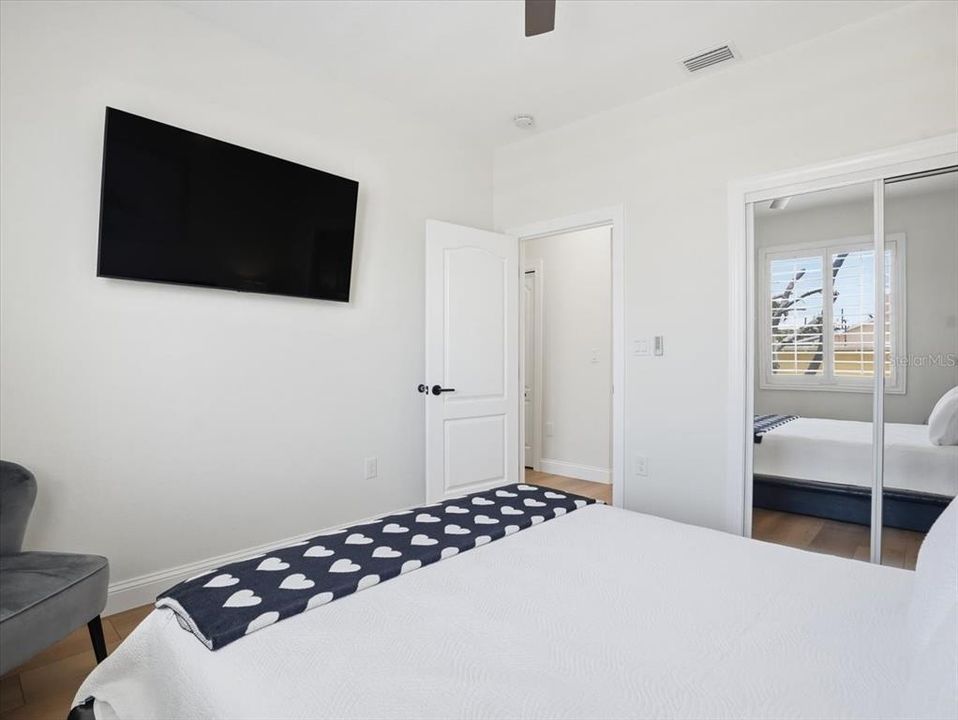 For Sale: $1,525,000 (3 beds, 2 baths, 2092 Square Feet)