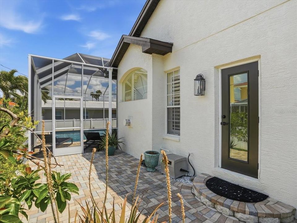 For Sale: $1,525,000 (3 beds, 2 baths, 2092 Square Feet)
