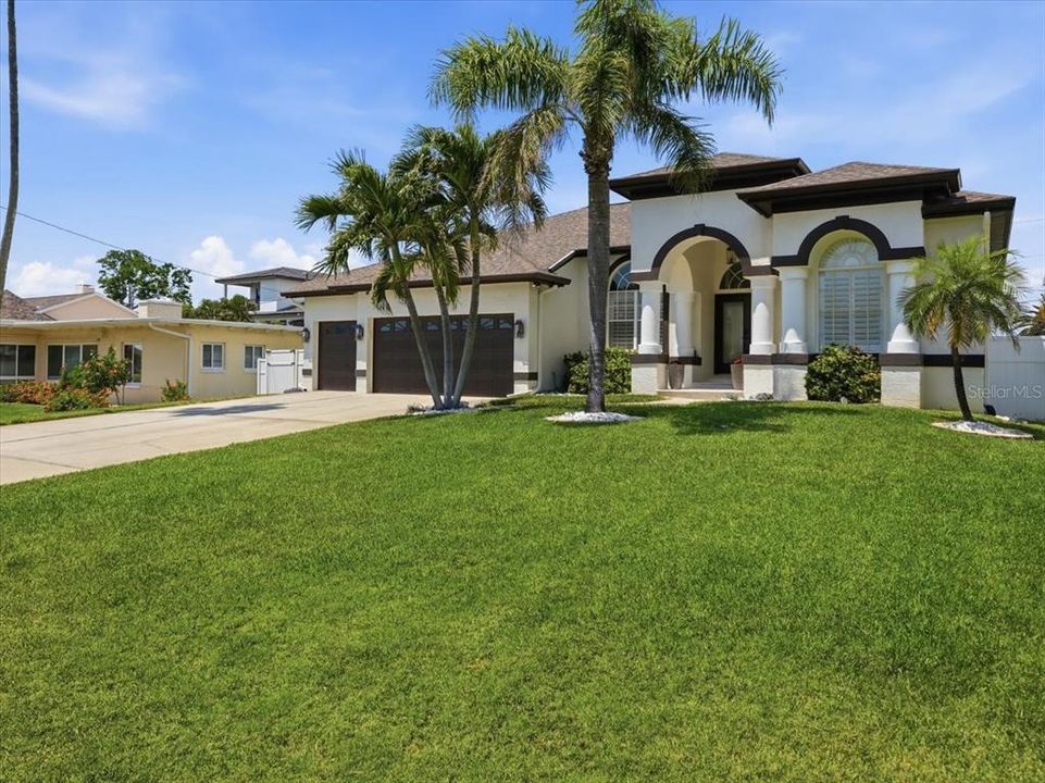 For Sale: $1,525,000 (3 beds, 2 baths, 2092 Square Feet)
