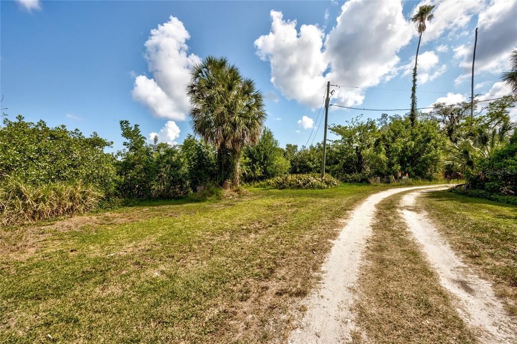 待售: $600,000 (0.70 acres)