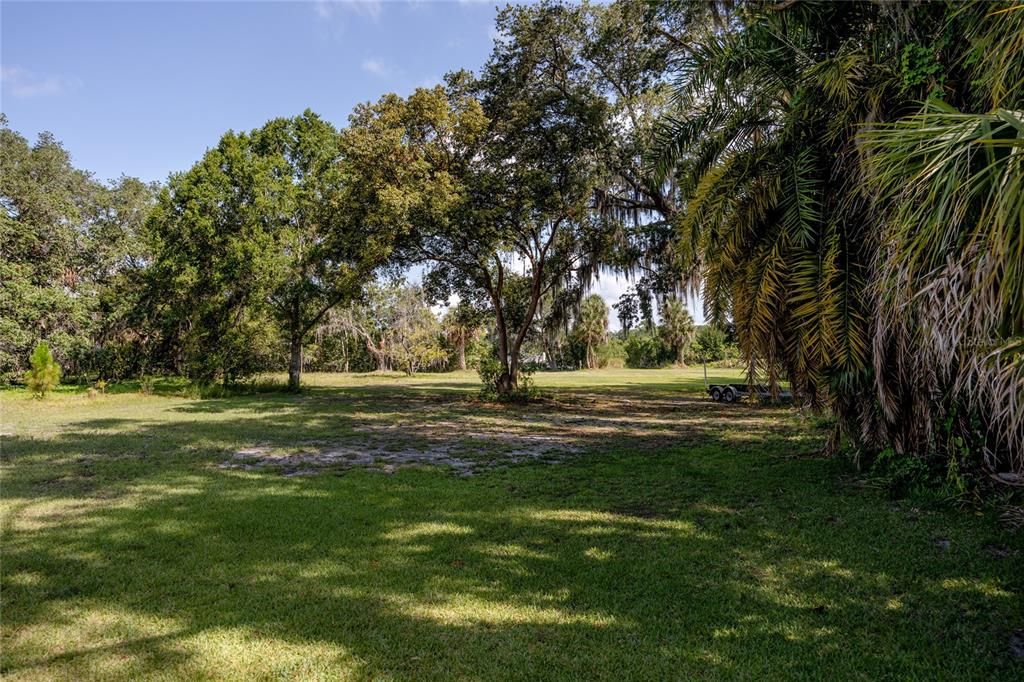 待售: $600,000 (0.70 acres)