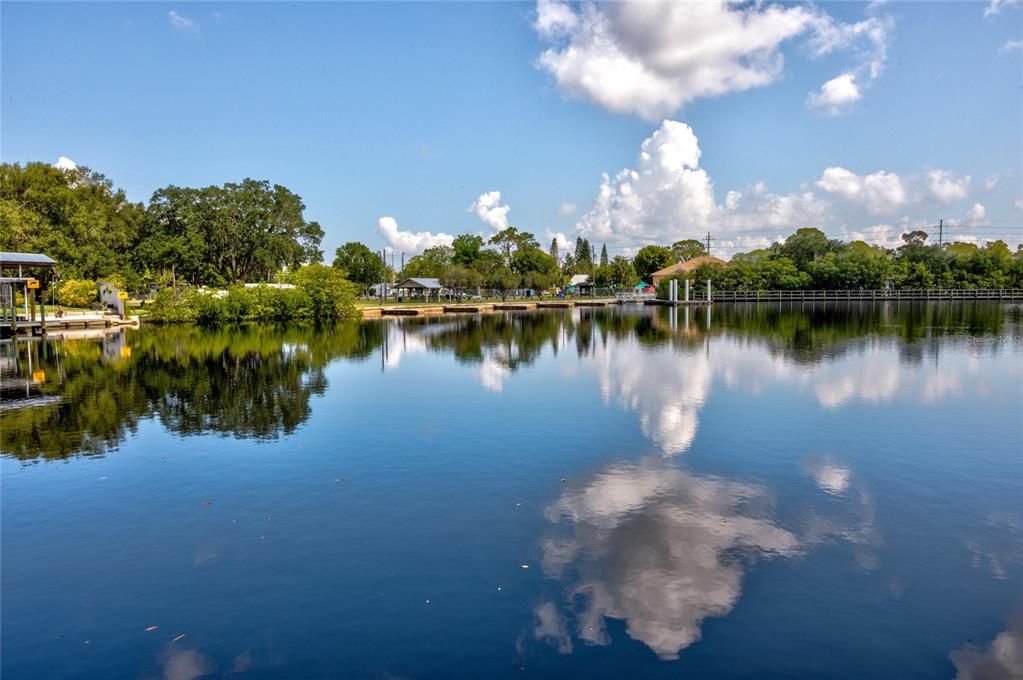 待售: $600,000 (0.70 acres)