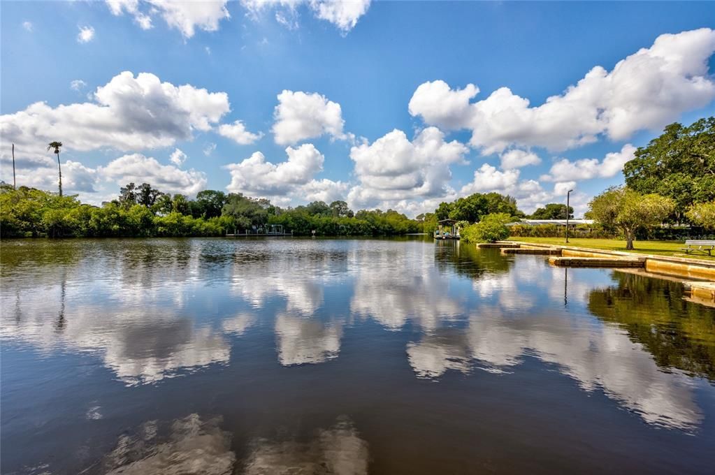 待售: $600,000 (0.70 acres)