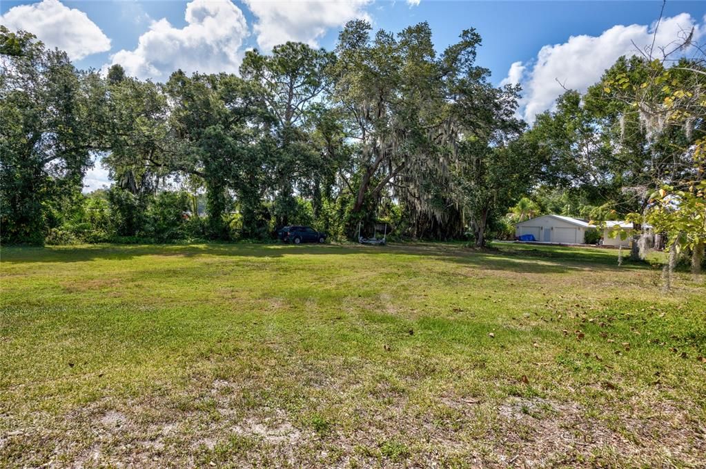 待售: $600,000 (0.70 acres)