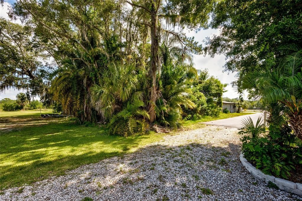 待售: $600,000 (0.70 acres)