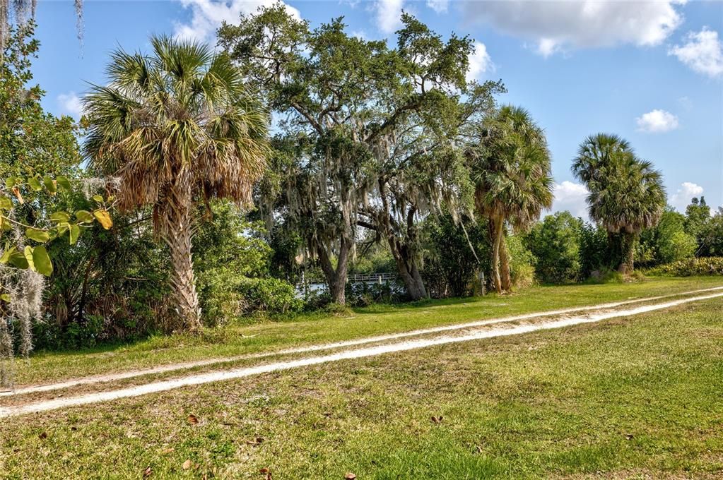 待售: $600,000 (0.70 acres)