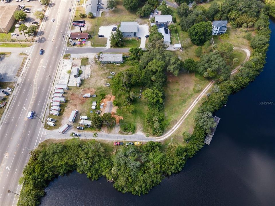 待售: $600,000 (0.70 acres)