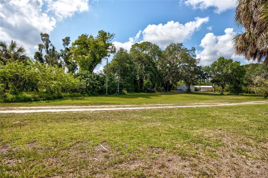 待售: $600,000 (0.70 acres)