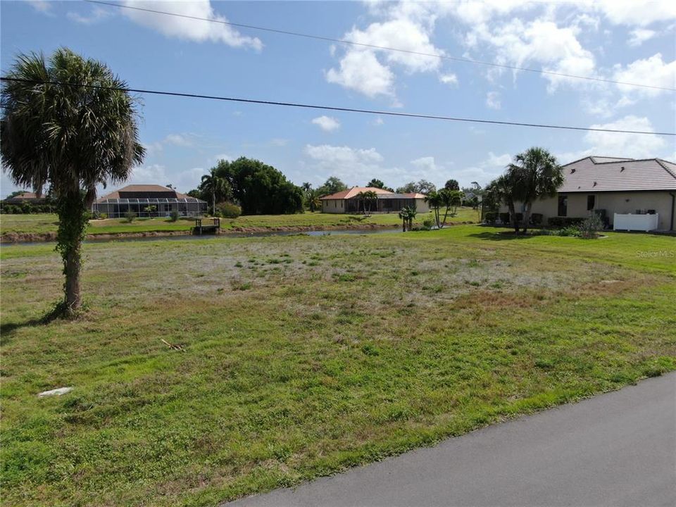 待售: $99,000 (0.44 acres)