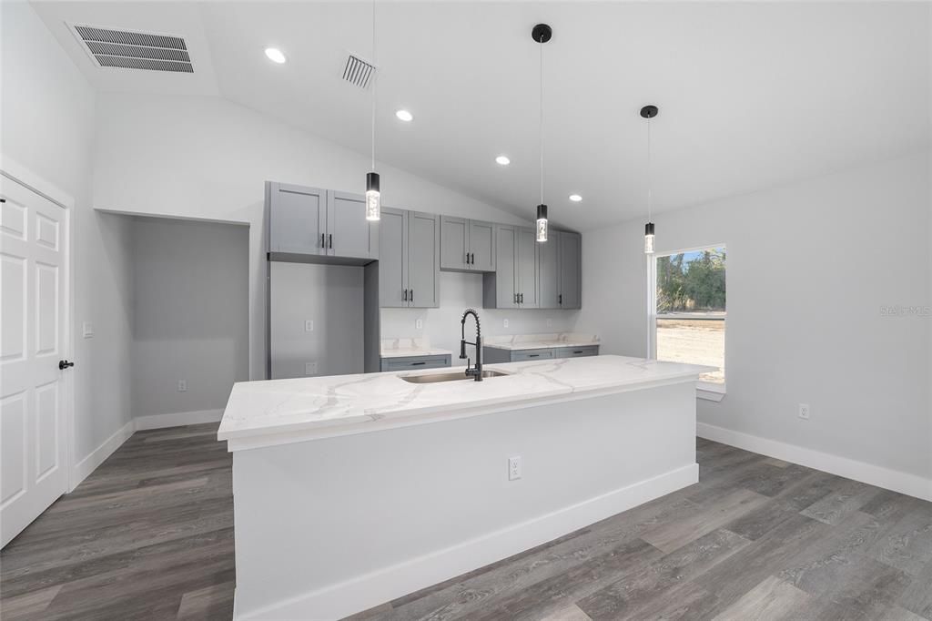 En Venta: $259,900 (3 camas, 2 baños, 1576 Pies cuadrados)