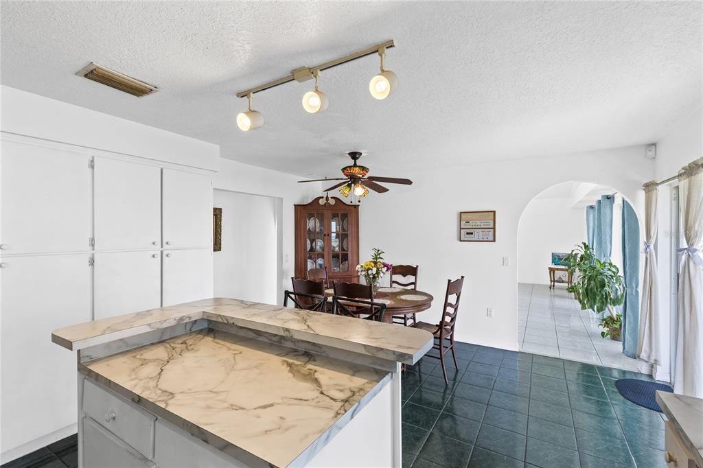 For Sale: $668,000 (5 beds, 4 baths, 2806 Square Feet)