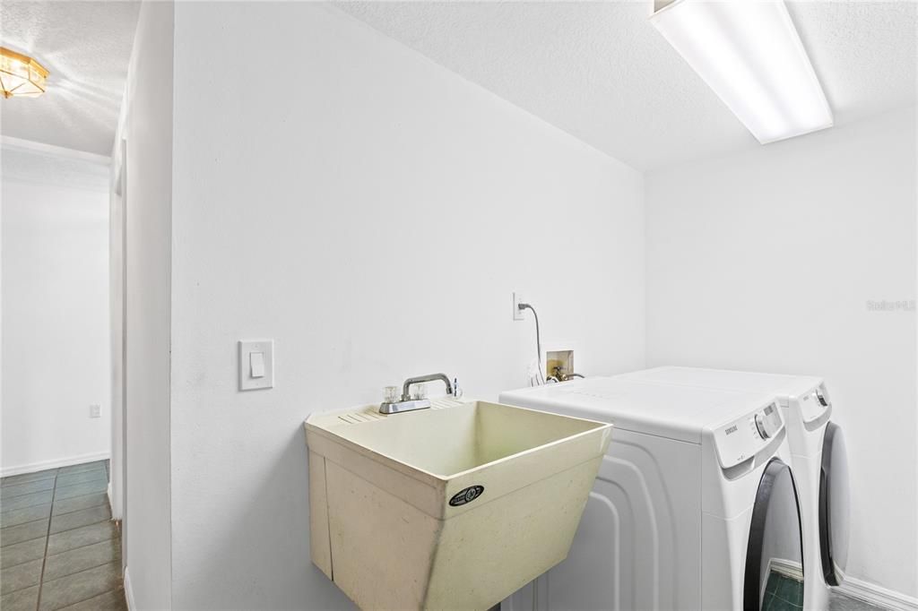 For Sale: $668,000 (5 beds, 4 baths, 2806 Square Feet)