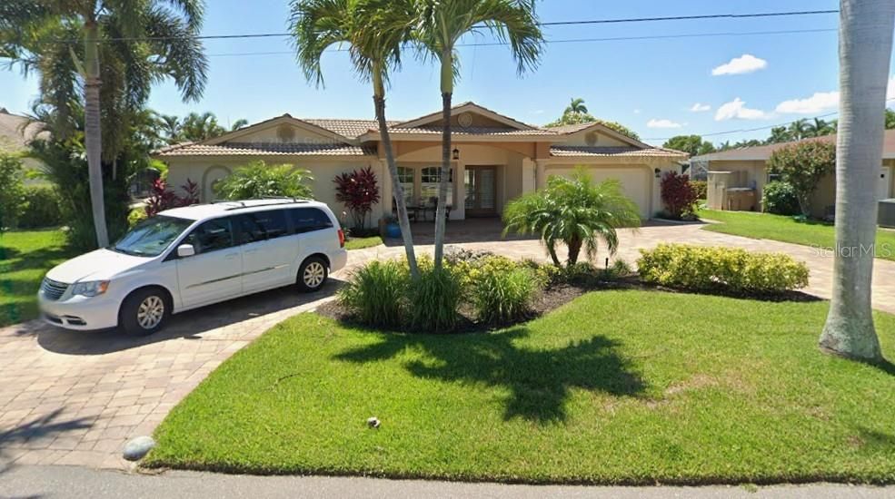 Vendido Recientemente: $995,000 (4 camas, 3 baños, 2327 Pies cuadrados)