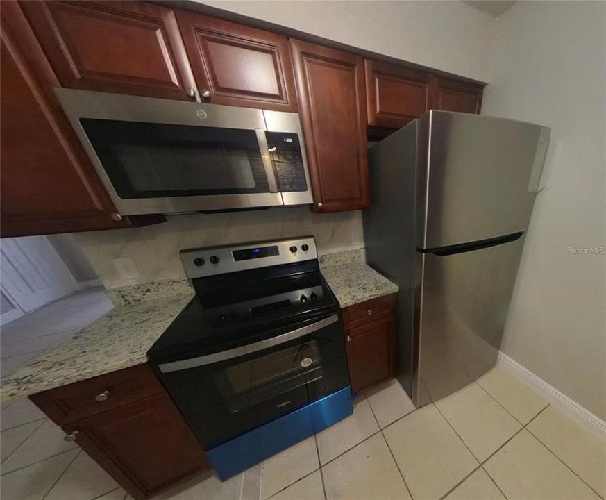 For Rent: $1,250 (2 beds, 1 baths, 912 Square Feet)