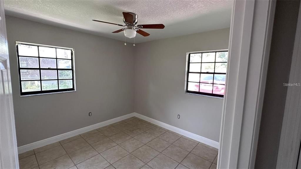 For Rent: $1,250 (2 beds, 1 baths, 912 Square Feet)