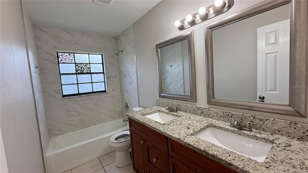 For Rent: $1,250 (2 beds, 1 baths, 912 Square Feet)