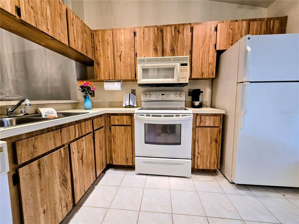 Под контрактом: $269,900 (2 спален, 2 ванн, 1036 Квадратных фут)