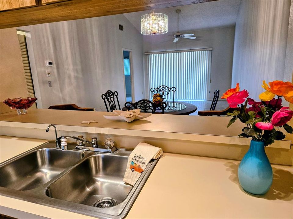 Под контрактом: $269,900 (2 спален, 2 ванн, 1036 Квадратных фут)