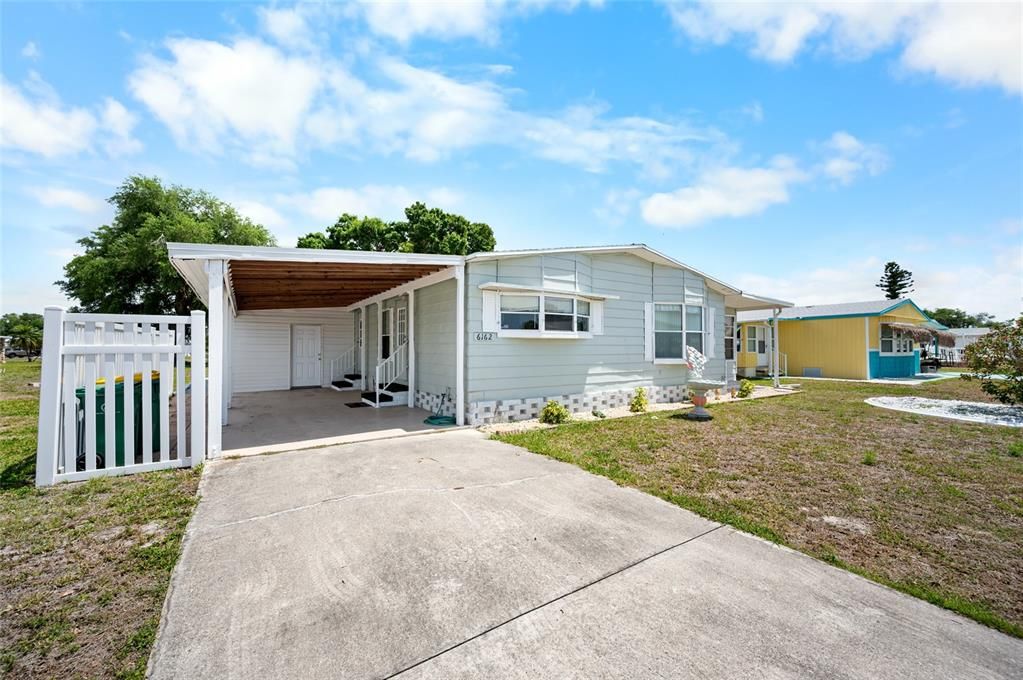 Под контрактом: $159,000 (2 спален, 2 ванн, 1476 Квадратных фут)