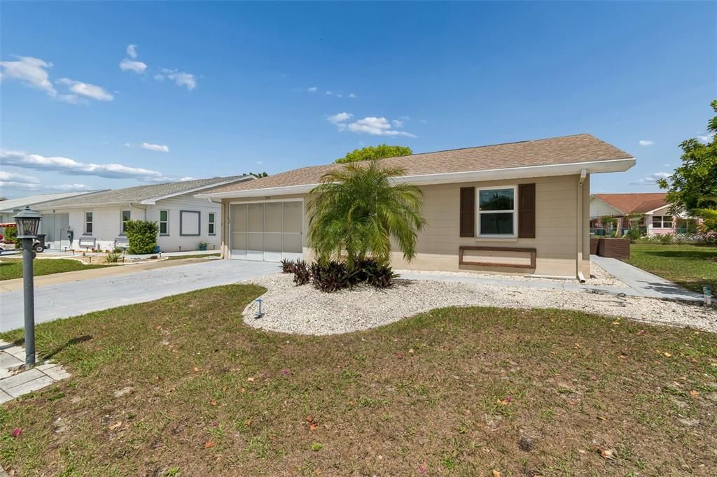 Activo con contrato: $239,900 (2 camas, 2 baños, 1180 Pies cuadrados)