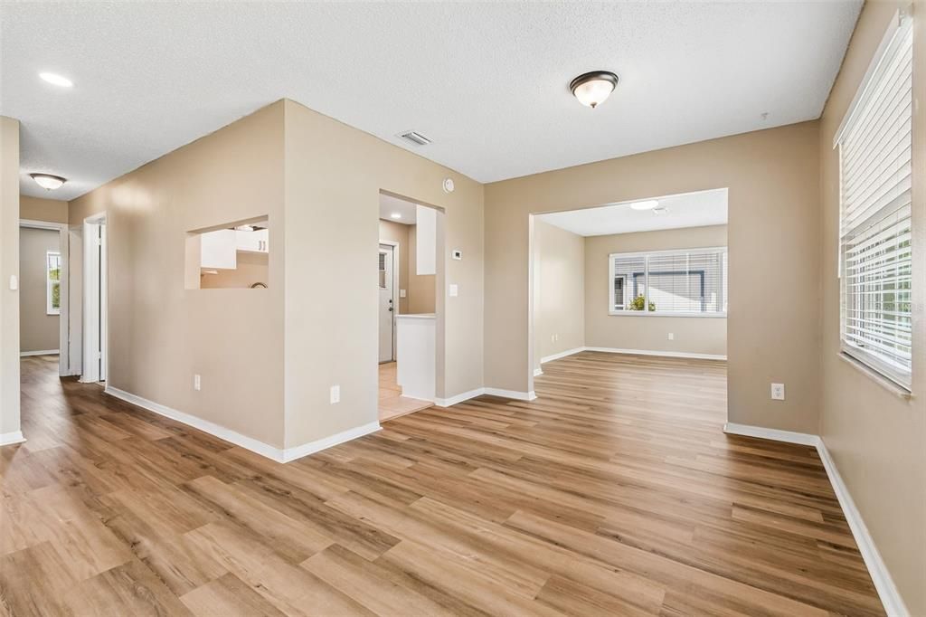 Activo con contrato: $239,900 (2 camas, 2 baños, 1180 Pies cuadrados)