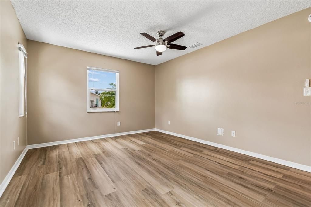 Activo con contrato: $239,900 (2 camas, 2 baños, 1180 Pies cuadrados)