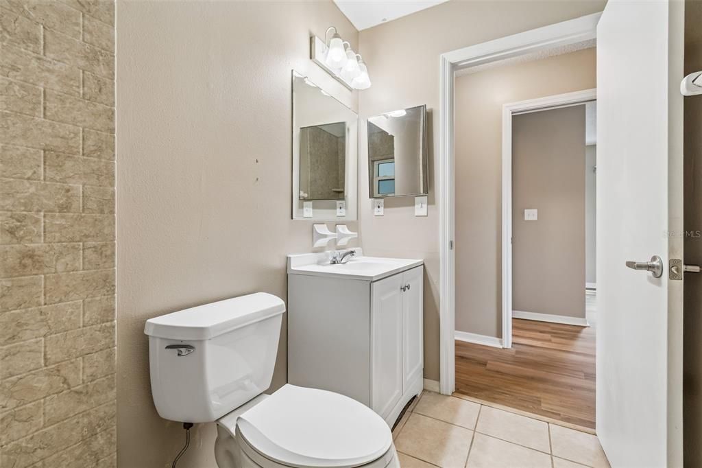Activo con contrato: $239,900 (2 camas, 2 baños, 1180 Pies cuadrados)