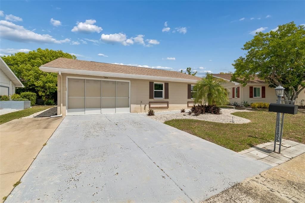 Activo con contrato: $239,900 (2 camas, 2 baños, 1180 Pies cuadrados)
