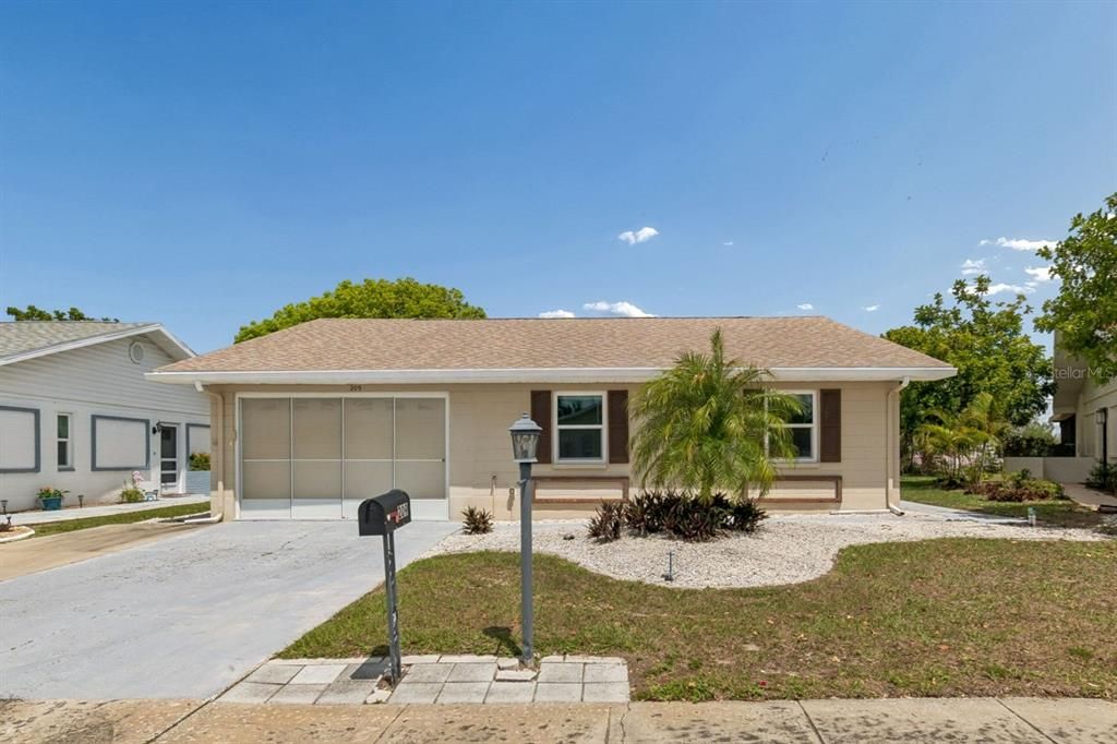 Activo con contrato: $239,900 (2 camas, 2 baños, 1180 Pies cuadrados)