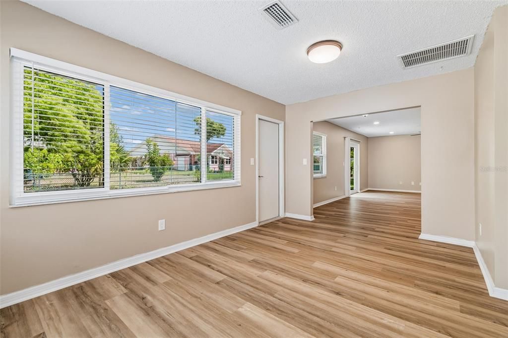 Activo con contrato: $239,900 (2 camas, 2 baños, 1180 Pies cuadrados)