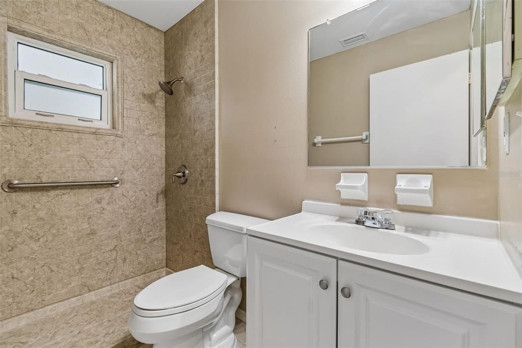Activo con contrato: $239,900 (2 camas, 2 baños, 1180 Pies cuadrados)