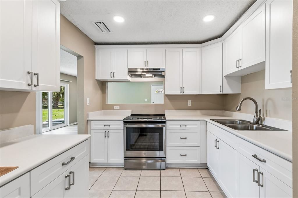 Activo con contrato: $239,900 (2 camas, 2 baños, 1180 Pies cuadrados)