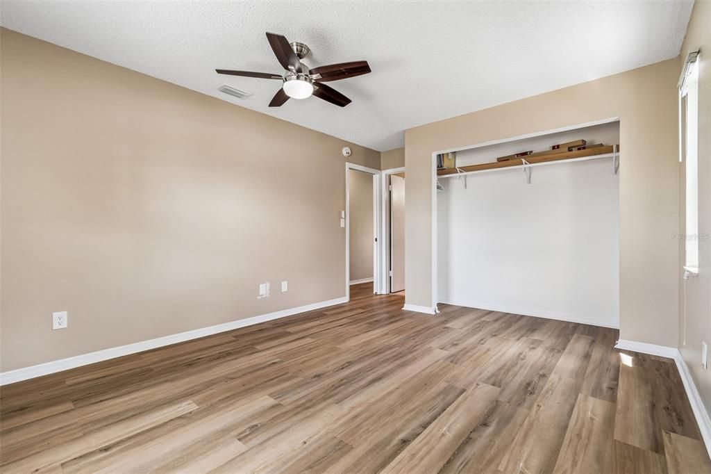 Activo con contrato: $239,900 (2 camas, 2 baños, 1180 Pies cuadrados)