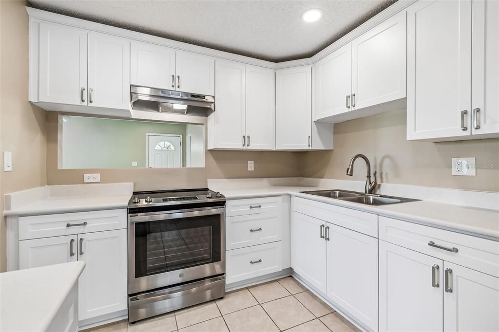 Activo con contrato: $239,900 (2 camas, 2 baños, 1180 Pies cuadrados)