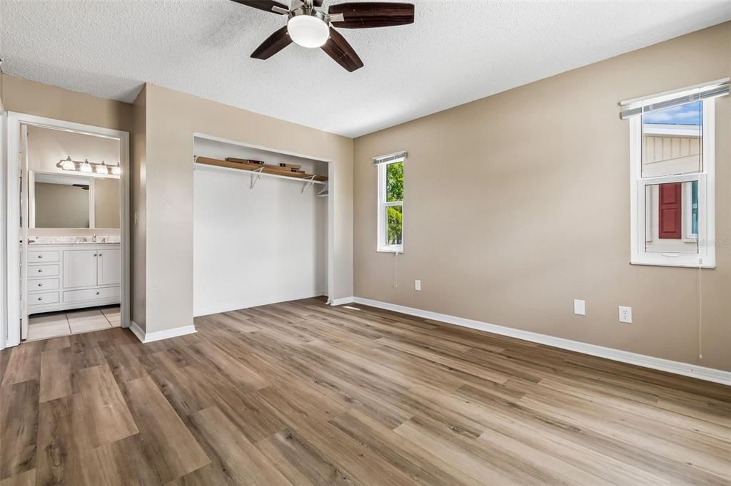 Activo con contrato: $239,900 (2 camas, 2 baños, 1180 Pies cuadrados)