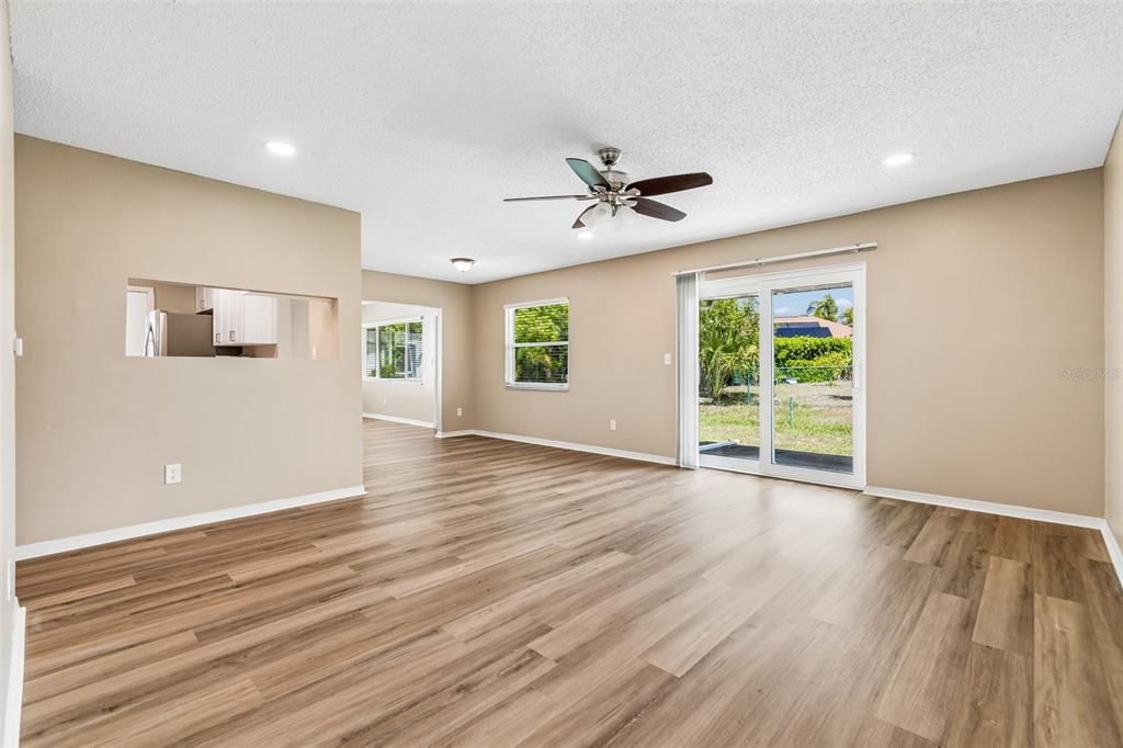 Activo con contrato: $239,900 (2 camas, 2 baños, 1180 Pies cuadrados)