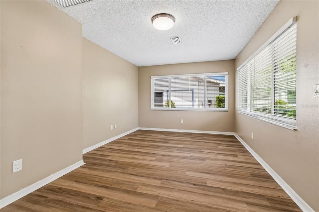 Activo con contrato: $239,900 (2 camas, 2 baños, 1180 Pies cuadrados)