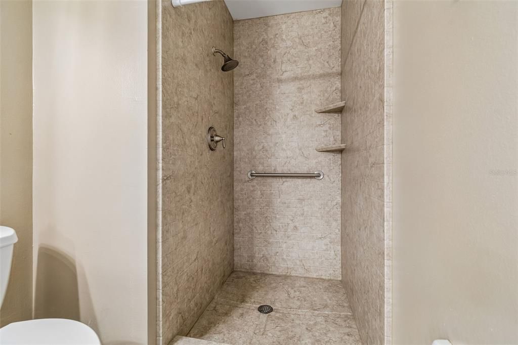 Activo con contrato: $239,900 (2 camas, 2 baños, 1180 Pies cuadrados)