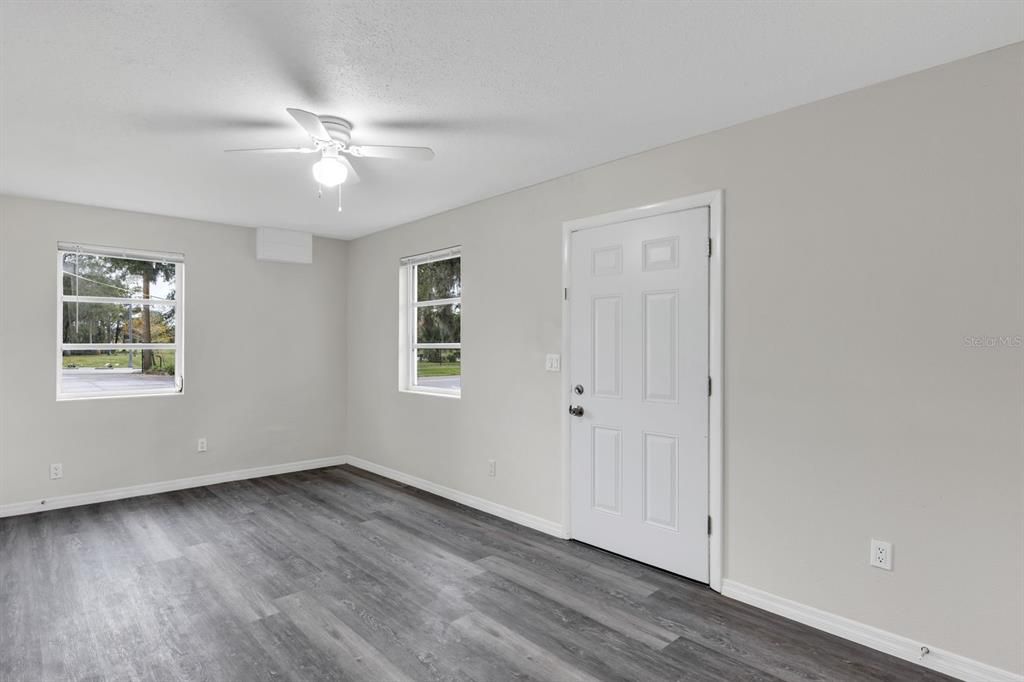 For Rent: $1,390 (2 beds, 1 baths, 816 Square Feet)