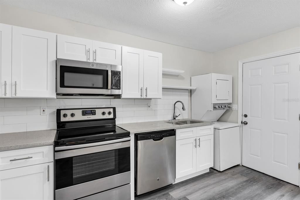 For Rent: $1,390 (2 beds, 1 baths, 816 Square Feet)