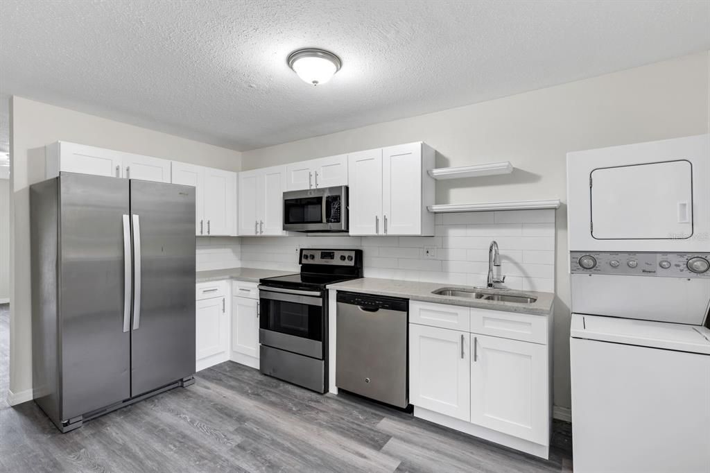 For Rent: $1,390 (2 beds, 1 baths, 816 Square Feet)