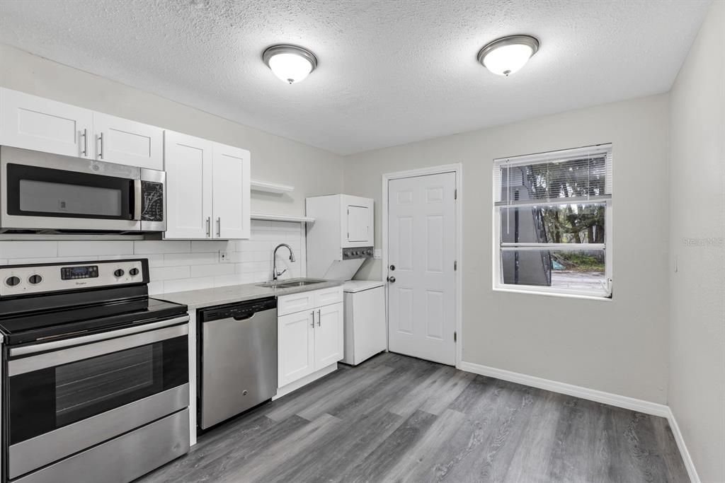 For Rent: $1,390 (2 beds, 1 baths, 816 Square Feet)