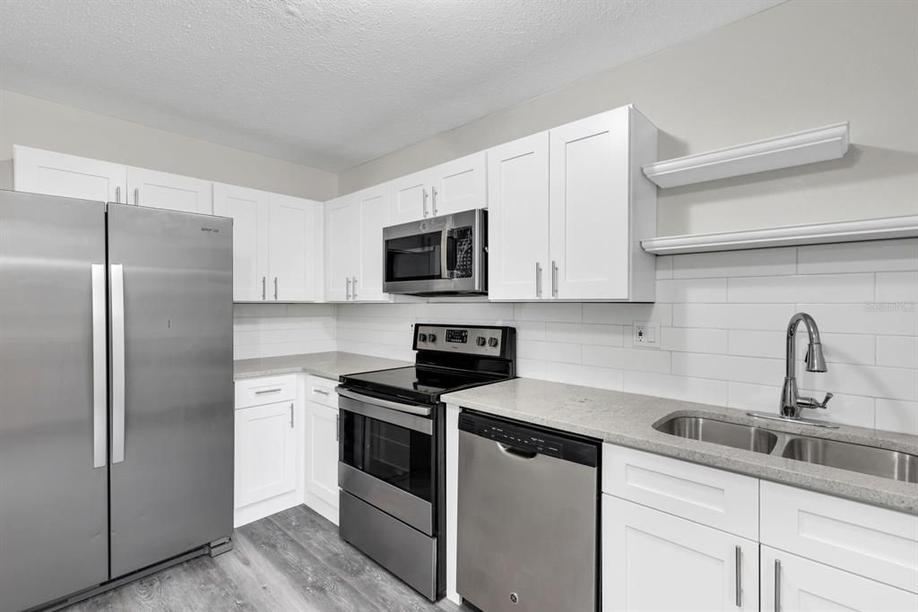 For Rent: $1,390 (2 beds, 1 baths, 816 Square Feet)